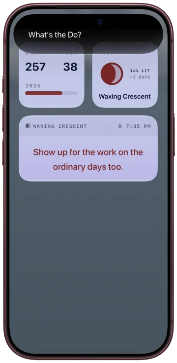 Siri on the Lock Screen asking &ldquo;What&rsquo;s the Do?&rdquo; above Solarday&rsquo;s widgets.